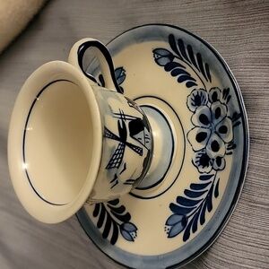 Delft Blue DAIC Demitasse cups and saucers set of 4 Grape Pattern